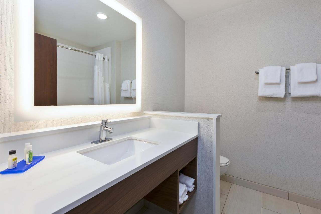 Holiday Inn Express & Suites - Painesville - Concord By Ihg Zewnętrze zdjęcie